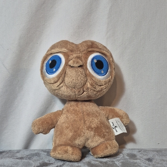 Universal Studio Other - E.T. the Extra-Terrestrial Plush From Universal Studios.